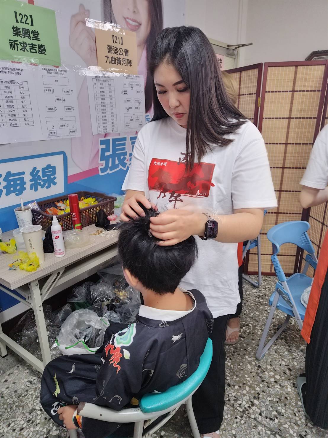 後台梳妝 — 集興堂花車後台